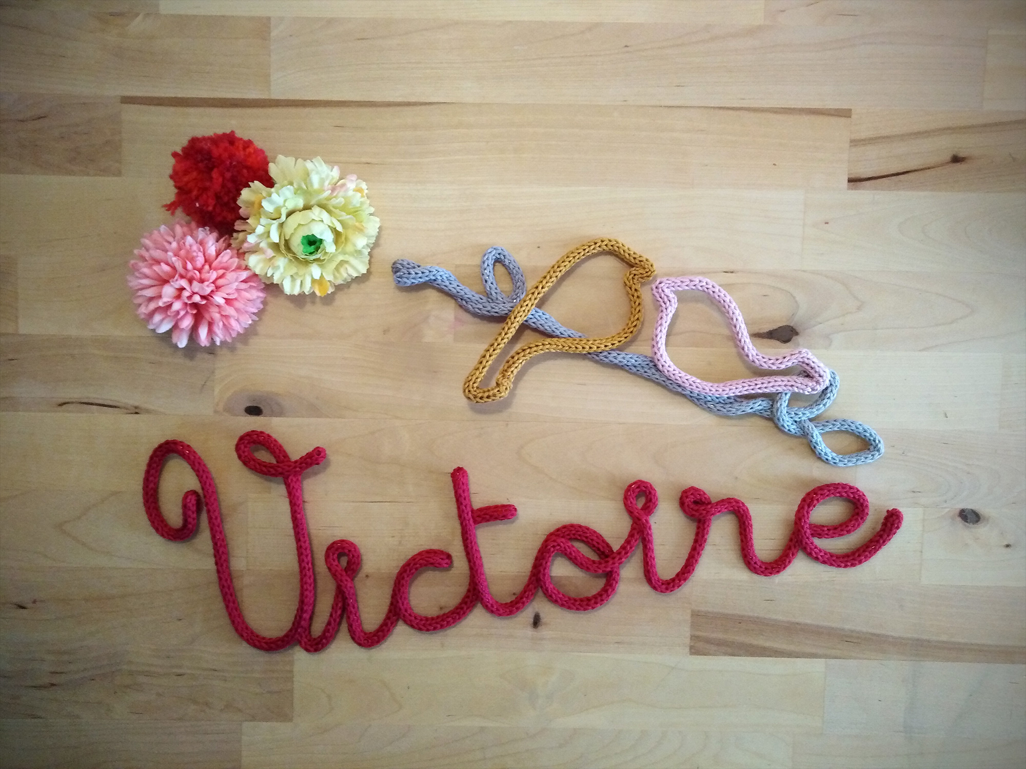 Victoire et oiseaux en tricotin