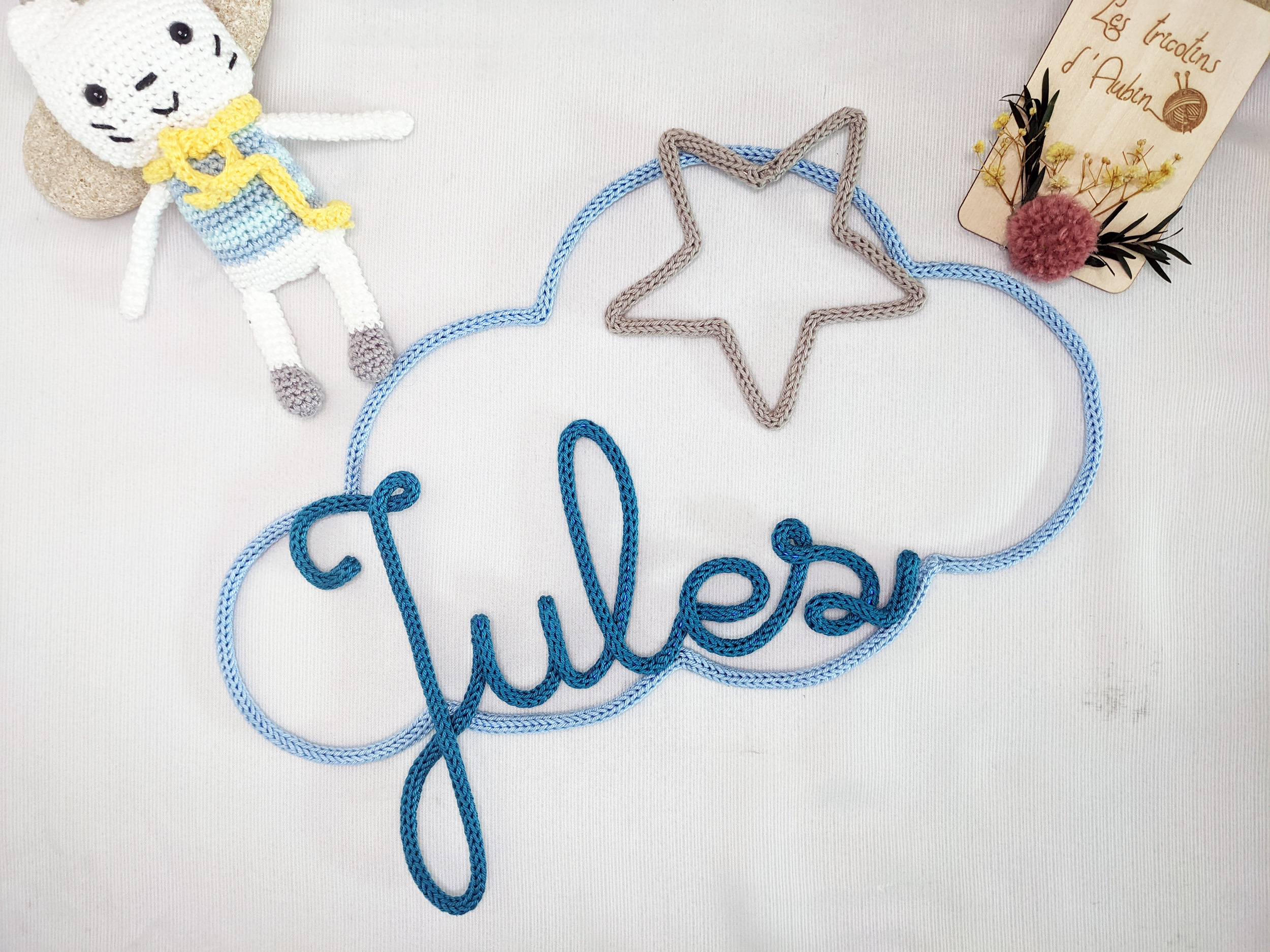 Prénom et nuage en tricotin : Jules canard, nuage azur et étoile chanvre