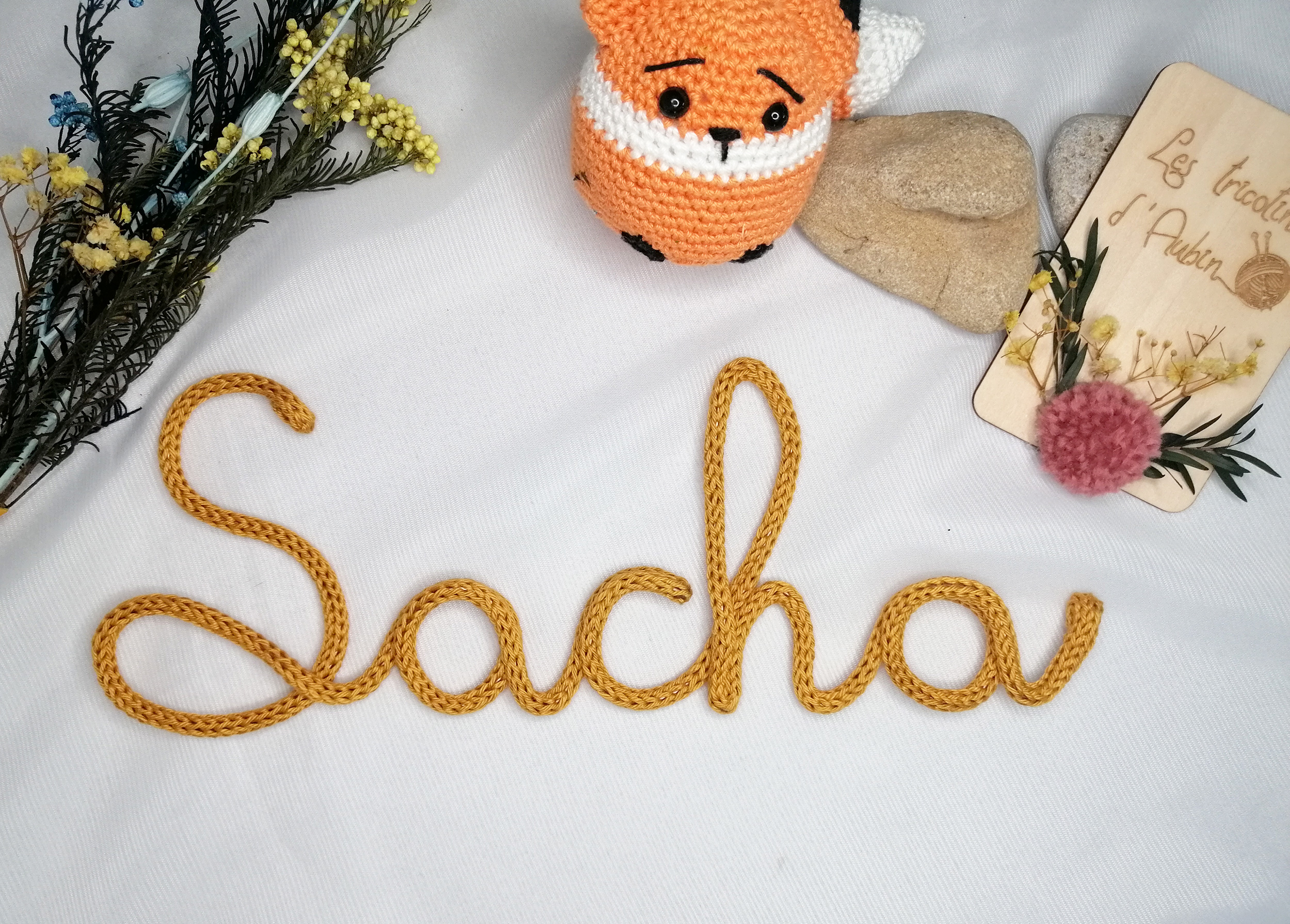 Prénom en tricotin Sacha moutarde