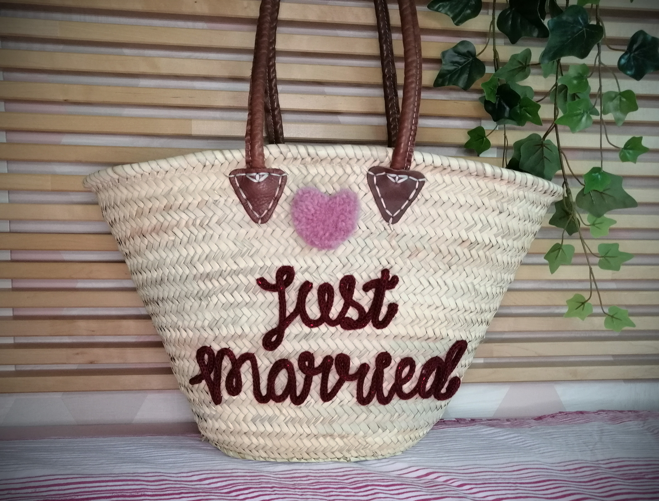 Panier tricotin Just Married avec pompon en forme de coeur